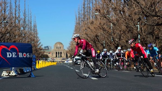 　明治神宮外苑クリテリウムが2月17日に開催されるが、前日の16日には代々木オリンピックセンターで「ドーピング問題とどう向き合うか」をテーマに大学自転車競技フォーラムが開催される。選手・チーム監督、ドーピング検査従事者、マスメディア、海外チームなどの異な