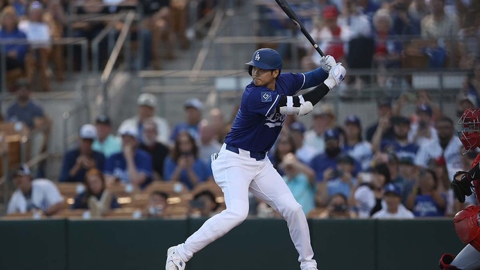 【MLB】大谷翔平が放った2024年と“ほぼ同じ軌道”の左翼席への本塁打　公式が比較動画を公開、OP戦第1号の行方に注目