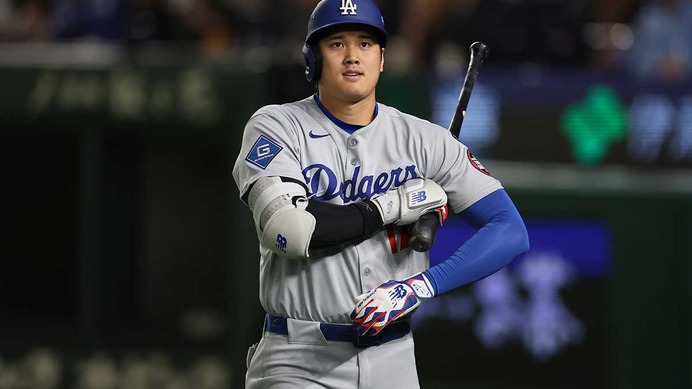 【MLB】開幕戦でロバーツ監督が感じた大谷翔平の“異変”　「緊張するショウヘイを見ることは滅多にないが、国歌斉唱の時……」