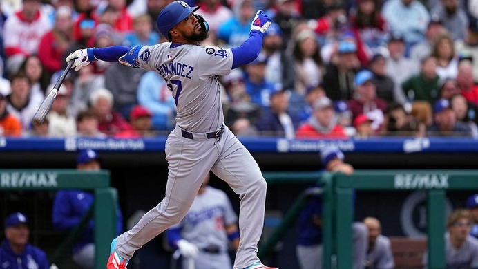 【MLB】ドジャース打線にまたも故障者……好調テオスカーが左太ももの張りで途中交代　「明日MRI検査を受ける」と米記者