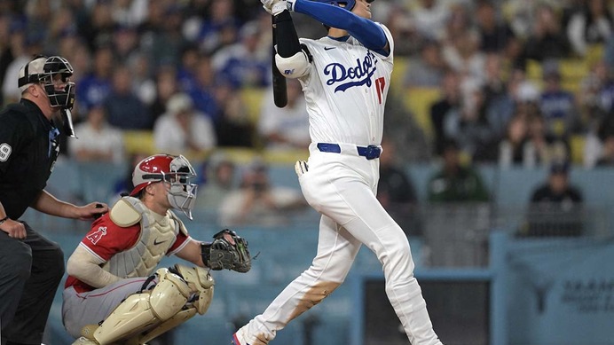 【MLB】大谷翔平、終盤劣勢で3試合連発“185キロ”豪快16号アーチ　球団公式歓喜の一発「ついにメジャートップに躍り出たぞ」