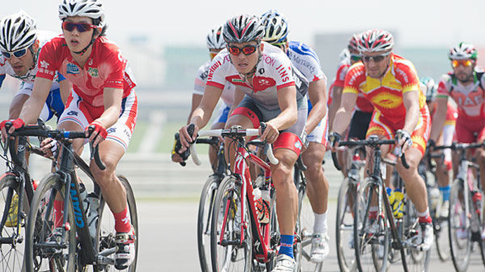 　第33回アジア自転車競技選手権、第20回アジア・ジュニア自転車競技選手権がインドのニューデリーで最終日となる3月17日の競技が行われ、男子エリートロードレースで盛一大（愛三工業）が10位になった。かつてアジアの盟主だったはずの日本勢は、他のアジア諸国の急成