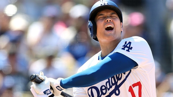 【MLB】大谷翔平、CY賞右腕の得意球カットボールに「自打球連発」で苦笑い　“苦悶の表情”でトレーナーもヒヤリ
