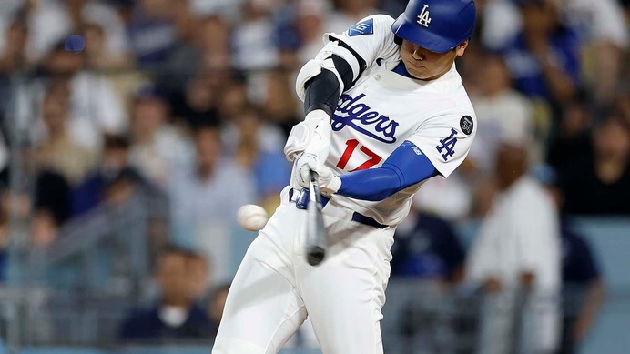 【MLB】大谷翔平、劣勢からジャッジの頭上超え“181キロ”高弾道22号アーチ　米記者驚愕の一発「球団記録タイの月間15本塁打」