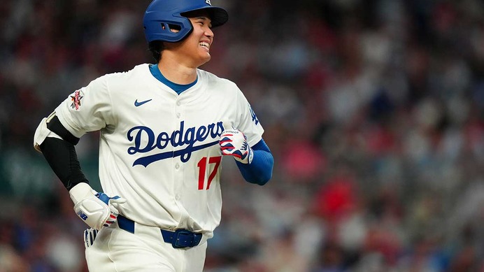【MLB】大谷翔平、ポール際の特大ファールにヘルメット叩いて苦笑い　公式も“AS幻の本塁打”に笑顔「アーチを逃して悔しがった」