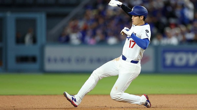【MLB】大谷翔平、11試合ぶり今季13個目の盗塁　送球が「みぞおち直撃」でうずくまるも……大事には至らず