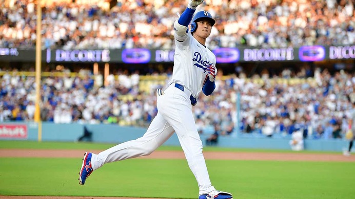 「見よ、このバットフリップ」大谷翔平、驚愕の“倍返し”35号逆転2ランにMLB公式が何度も激賞
