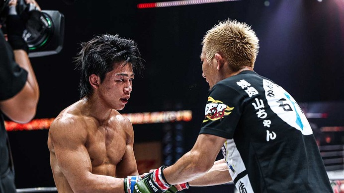 【超RIZIN.4】ヒロヤ、“激しい打撃戦”で会場沸かすも敗北……元谷友貴は「すごくいい選手」と絶賛、フライ級GP制覇を誓う「ヒロヤくんの分も背負って優勝する」
