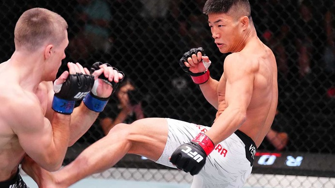 【UFC】中村倫也、三日月蹴りからの追撃で“62秒”KO勝ち　堀口恭司も愛弟子の勝利にガッツポーズで咆哮「思いっきり刺さってる……」