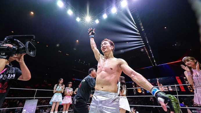 【超RIZIN.4】朝倉未来のサイン入りグローブが今大会最高額“70.5万円”　2番目に高額で落札されたのは、死闘の末に最終回TKOで敗れたあの選手