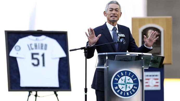 【MLB】イチロー氏、永久欠番セレモニーで「レッツプレイボール！」　“愛弟子”フリオが2打席連続アーチで祝福