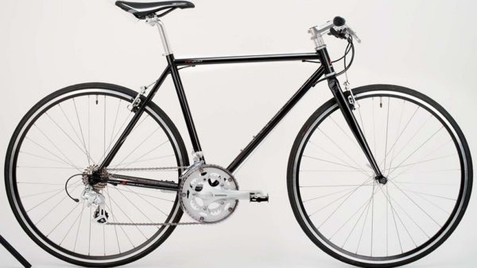 　ドイツブランドのセンチュリオンからデイリーユースに最適なフラットロードバイク「FR200」が発売された。クロモリフレームで作られたモデル。69,300円。取り扱いは自転車輸入商社のマルイ。