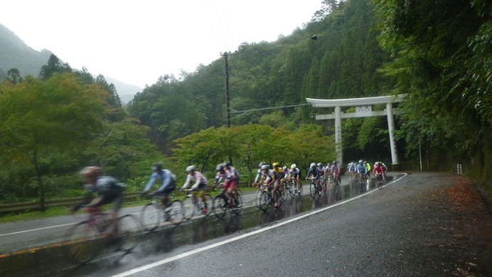 　第3回石鎚山ヒルクライムが9月29日に愛媛県の久万高原町で開催される。標高差920m、総距離22.1kmを走るヒルクライムレースで、コース途中の下りコースは未計測となる。