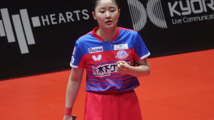 張本美和、初出場で観客魅了の17歳が1勝目に安堵の声　述べた新チームへの想いと課した“全勝ノルマ”【Tリーグ】