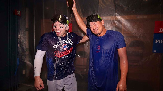 【MLB】「シャンパンは口から飲むより……」今永昇太の“珍言”炸裂、鈴木誠也は「コンタクトが吹っ飛んだ」 PS進出決定で美酒浴びる