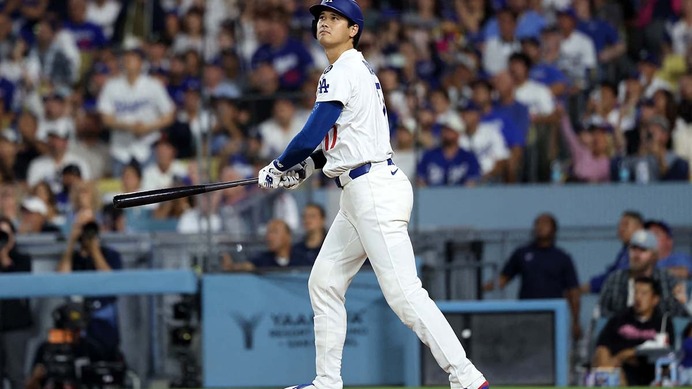 【MLB】“逆転52号3ラン”の大谷翔平、鮮やかバットフリップとベース1周に本拠地総立ち　歓喜の「27秒動画」を公式が投稿