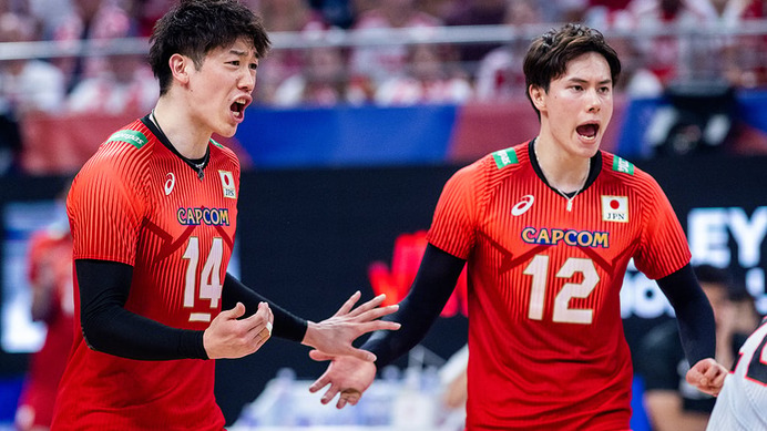 石川祐希、髙橋藍のプレーをセリエA公式が称賛　超満員1万4001人の観衆が熱狂した“ドリームマッチ”は「CLのような素晴らしいショー」