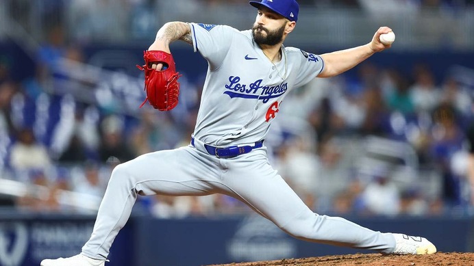 【MLB】佐々木朗希に守護神の座を明け渡したスコット、ロバーツ監督が明かした「WSロースター外」の理由とは……