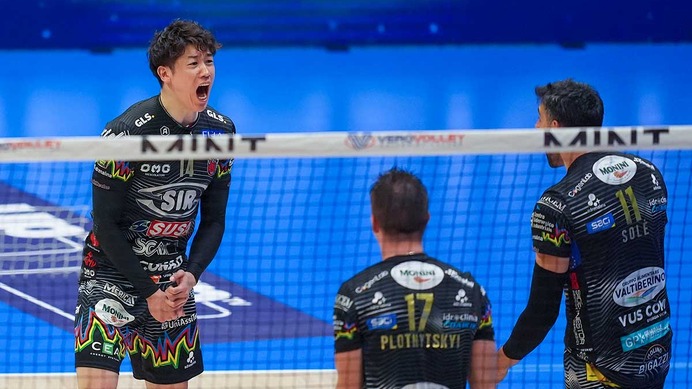 石川祐希、“要所で得点”挙げフルセットの激闘制す　開幕2連勝のペルージャ公式も称賛「イシカワが粘り強く攻めた」