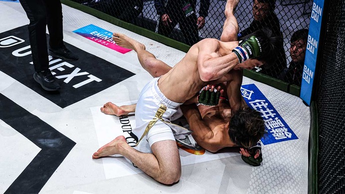 【RIZIN】「期待以上の怪物」ダウトベックの同門が“衝撃”の60秒殺デビュー　24歳新星の鮮烈チョークにファン悲鳴