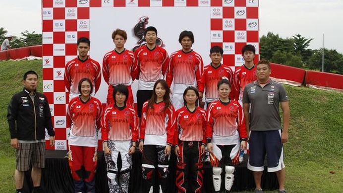 　第6回アジアBMX選手権が5月19日にシンガポールで開催され、ジュニアクラスで吉井康平と瀬古遥加が優勝してアジアチャンピオンになった。ジュニア女子は朝比奈綾香と山野本悠里がそれぞれ2位と3位に入り日本勢が表彰台を独占。ジュニア男子も佐伯辰哉が2位に入り日本勢