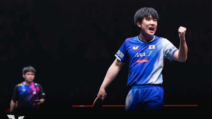 張本智和、世界2位・林詩棟との1時間超えの激闘を制し決勝進出　中国勢撃破で悲願の戴冠へ「4度目の正直で絶対に優勝する」【WTTファイナルズ香港】