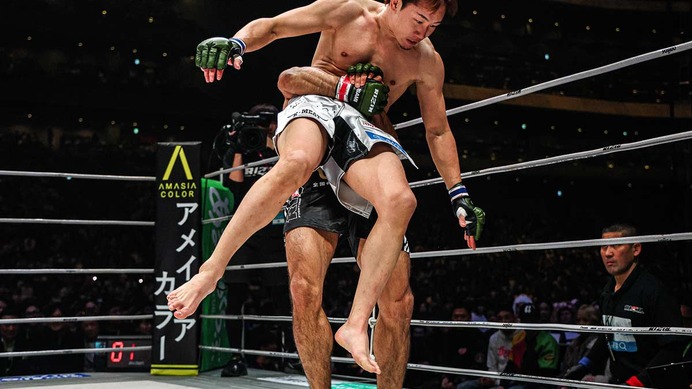 【RIZIN】朝倉未来、怪物シェイドゥラエフに“174秒”TKO負け　立ち上がれず担架で運ばれる
