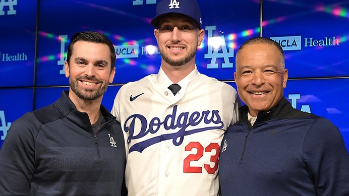 【MLB】「ダメ元で電話した」背番号30を希望したタッカー、ロバーツ監督に譲渡を依頼するも……拒否された理由とは？