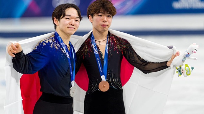 【ミラノ五輪】「一緒に戦ってきた仲間が……」2大会連続銀メダルの鍵山優真、佐藤駿との“ダブル表彰台”に笑顔「感慨深い」