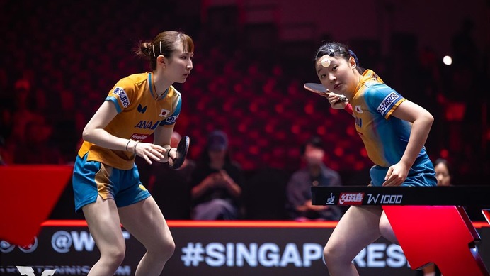 張本美和、早田ひな組が地元勢をストレート撃破で4強入り　初出場の“みわひな”ペアが好連携で優勝争いに臨む【シンガポールスマッシュ】