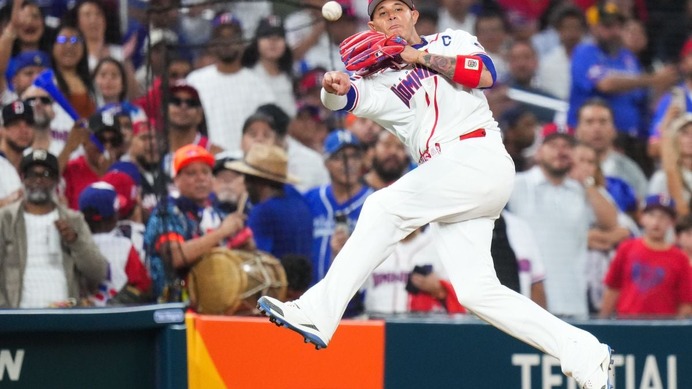 【WBC2026】マチャドが逆シングルから“エグすぎる”大遠投の美技連発　ドミニカ共和国、昨季45本塁打カミネロの決勝2ランで初陣勝利