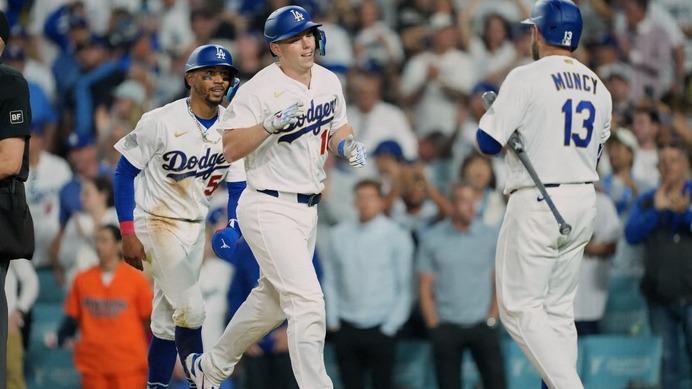 【MLB】ドジャース“新上位打線”が爆発で開幕戦白星　大谷翔平が死球も……タッカーとベッツが適時打、スミスがダメ押し弾