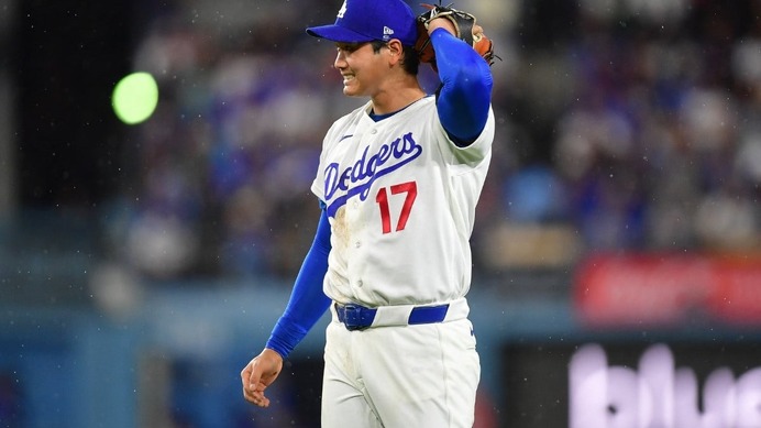 【MLB】今季初勝利、大谷翔平は「次の回が先頭打者だったのを忘れていた」　“慌てた二刀流”に公式が爆笑、唯一無二のルーティンに称賛の声