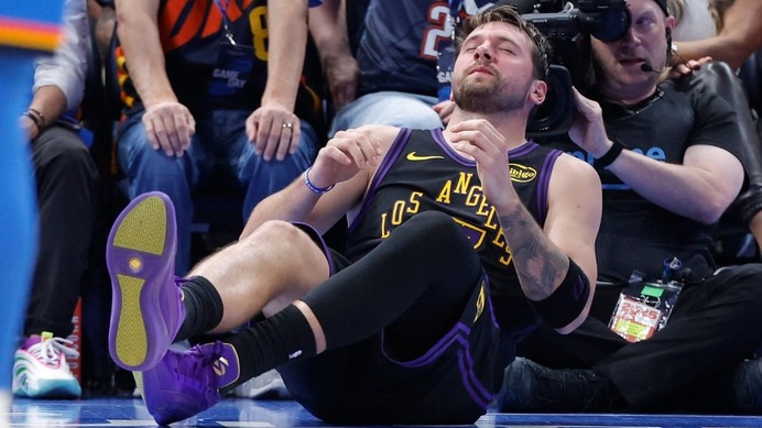 【NBA】ドンチッチ、ハムストリングを痛めて退場……MVPレースに暗雲、受賞資格の「出場65試合以上」に届かない可能性も