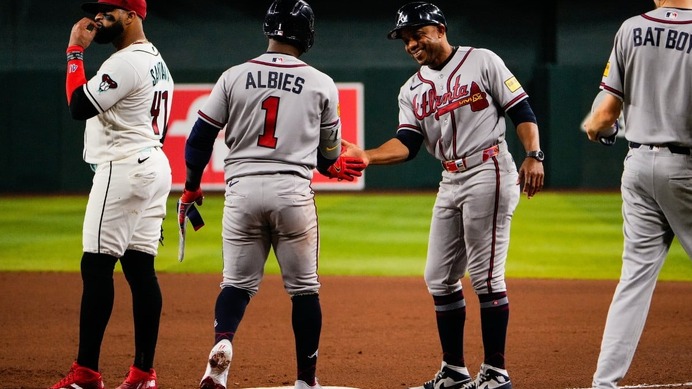 【MLB】ブレーブスのオルビーズ、ABSチャレンジ結果前に“四球確信歩き”で一塁へ……球審の権威は完全に失墜