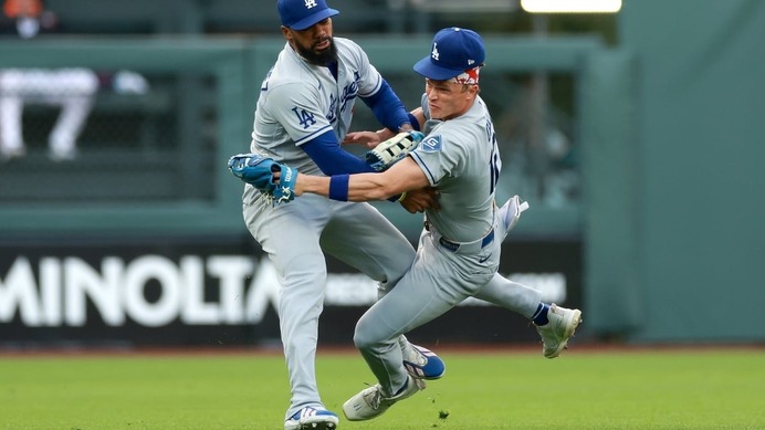 【MLB】ドジャース冷や汗……テオスカーとコールが捕球時に激突で敵地悲鳴　山本由伸が初回に捕まり3失点