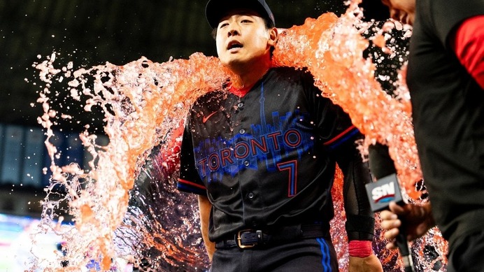 【MLB】岡本和真、トラウトの“169キロ”強烈三ゴロを好捕……同僚右腕「信じられないプレー」と称賛　美技＆先制適時打で連敗阻止に貢献　