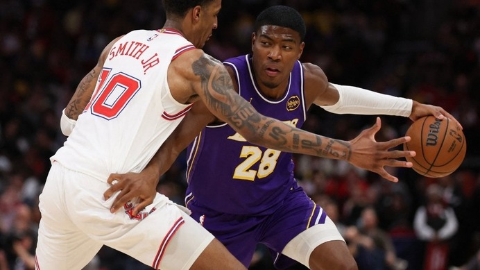 【NBA】プレーオフ敗退のレイカーズ、今オフの補強予想は？「八村塁の残留が最優先事項」と米メディア　歴史的な活躍で手放せない存在に