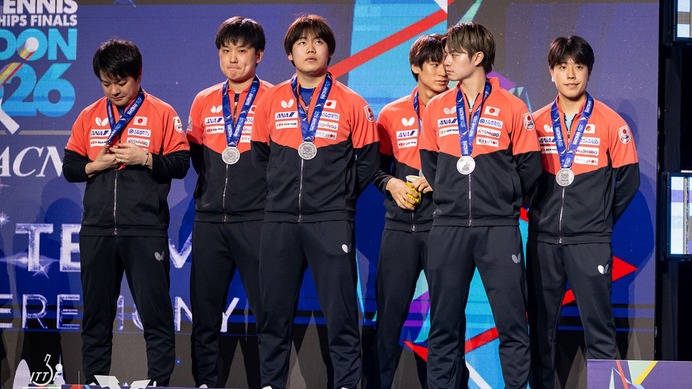 卓球日本男子、歴代最強布陣で得た収穫の銀　張本智和＆松島輝空の“Wエース”は苦難も、ロス五輪に向けて好循環【世界卓球2026】