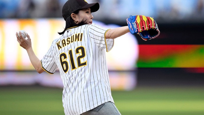 石川佳純さんがパドレス×ドジャース戦で始球式「楽しく忘れられない日」　MLB初観戦を報告、松井裕樹との2ショットも披露