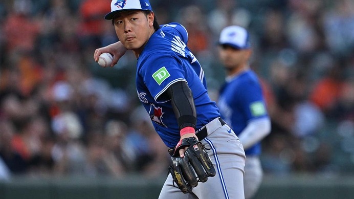 【MLB】岡本和真、満塁の窮地救う併殺プレー完成に絶賛「華麗なフットワーク」　堅実な三塁守備に高評価「カズの正確なプレー」