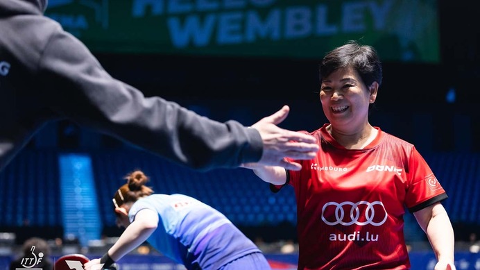 卓球女子の“62歳レジェンド”参戦に中国メディアが熱視線　3種目出場のニー・シャーリエンは「衰えぬ強さを示す」【WTTコンテンダースコピエ】