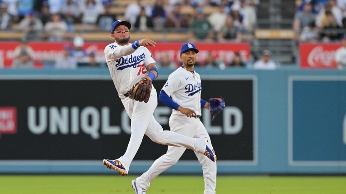 【MLB】本当に引退するの？マウンドの佐々木朗希も思わず仰天、37歳ロハスのアクロバティックな「スーパープレー」