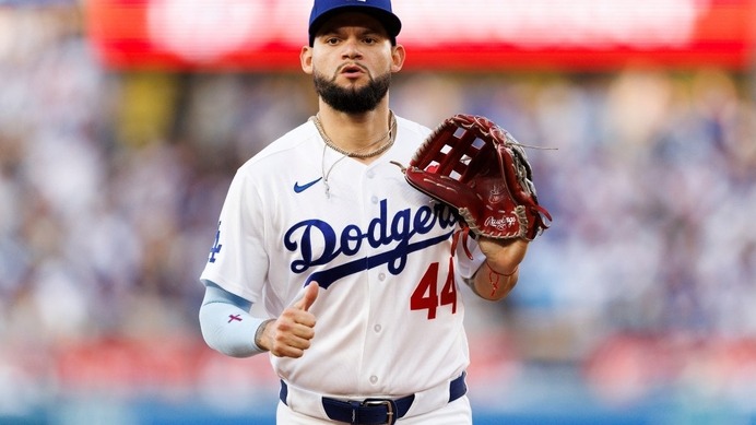 【MLB】「パヘスの前で走るな」佐々木朗希を救った、初回先頭の長打を刺した“パーフェクトスロー”　反転から圧巻のダイレクト返球
