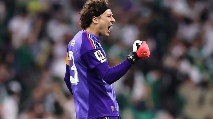 メキシコ40歳GKの“美しすぎるラスト”に世界中から反響「なんという瞬間」　レジェンドへの敬意込めた行動に大声援【北中米W杯】