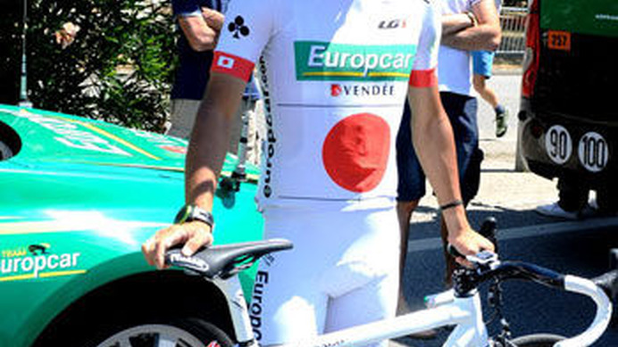 　ツール・ド・フランスに日本人で初めてナショナルチャンピオンジャージを着用して出場した新城幸也（ヨーロッパカー）。レースで同選手が着用した全日本チャンピオンの証であるホワイト基調のオリジナルジャージのレプリカジャージの販売が決定した。
　ツール・ド・