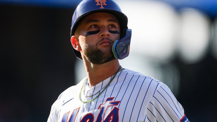【MLB】ビシェットが古巣凱旋で涙……親友ゲレーロJr.の催促で照れ笑い「ヘルメットとりなよ」　ブルージェイズファン総立ちで拍手