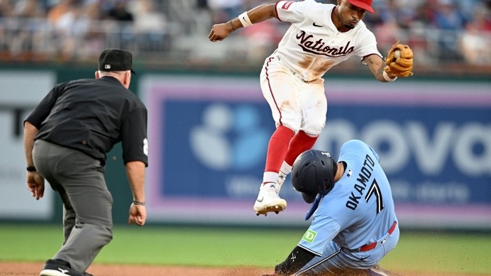 【MLB】岡本和真、実況席驚きの“メジャー初盗塁”で貴重な追加点演出「完全に意表を突いた」　ゲレーロJr.らチームメートも大喜び