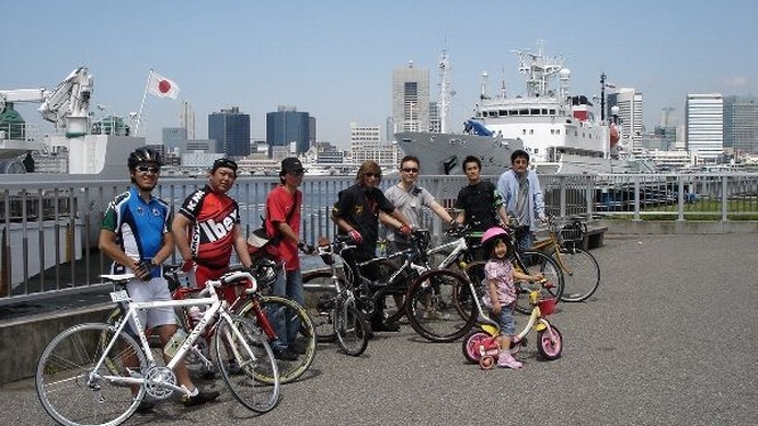 「参加メンバーが50人達成したらオフ会実施！」を目標に東京湾岸エリアをポタリング（自転車散歩）するサイクリストのコミュニティ、サイクルスタイルカフェ内の「東京ポタ同盟（湾岸系）」が２６日にオフ会を開催した。自転車コミュニティのオフ会と称するツーリングイ