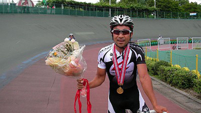 　第41回 全日本実業団西日本自転車競技大会が6月2、3日に関西サイクルスポーツセンターで開催され、ポイントレースで飯島誠（36＝ブリヂストン・アンカー）が優勝した。
　同チームとして実業団トラック大会に参加するのは実に７～８年ぶり。以前は、ロード選手もトラ